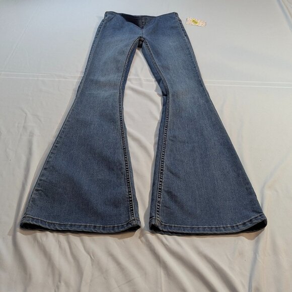 NWT Free People Size 25 Pull On Flare Legged Jeans - Picture 15 of 15